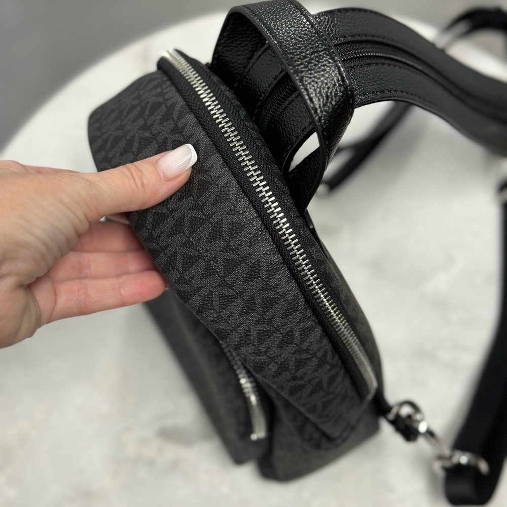 ERIN MICHAEL KORS
35F0SERB5B
BLACK
SM CON BACKPACK - Picture 4 of 7